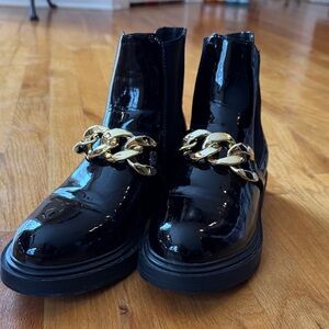 NEW Steve Madden Black Patent Leather Boots with Gold Chain